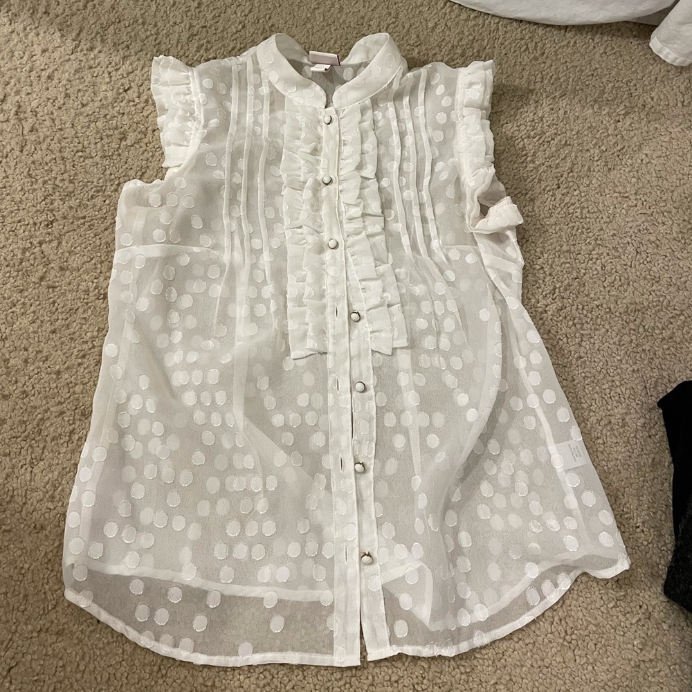 White detailed short sleeve top with buttons